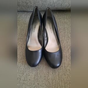 Womens Bandolino black heel shoes size 6.5